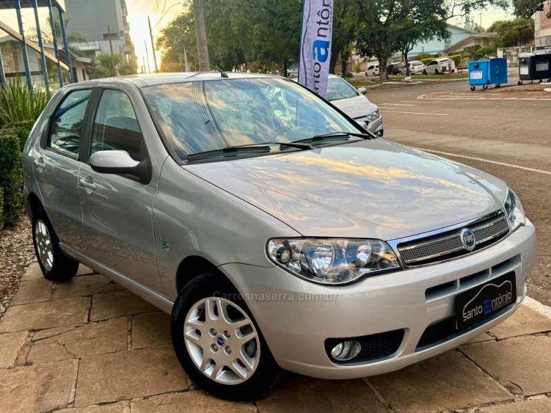 FIAT - PALIO - 2006/2007 - Prata - R$ 29.900,00