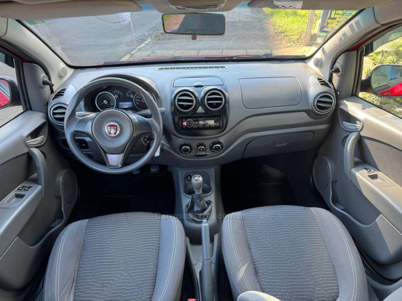 FIAT - PALIO - 2015/2016 - Vermelha - R$ 41.900,00