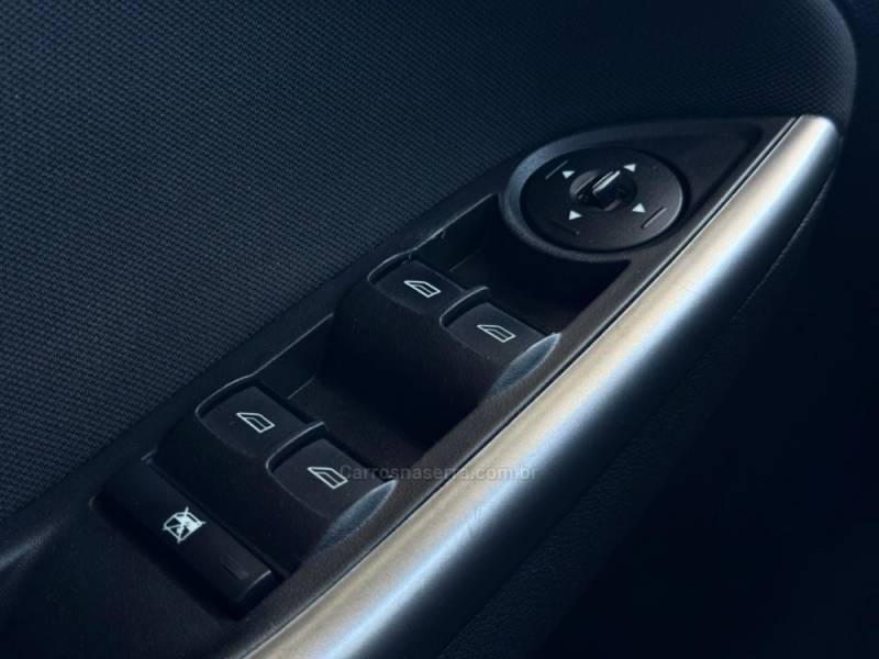 FORD - FOCUS - 2017/2018 - Branca - R$ 72.900,00