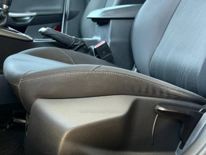 FORD - FOCUS - 2017/2018 - Branca - R$ 72.900,00