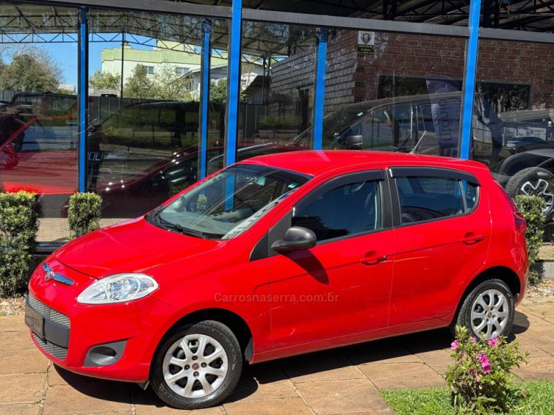FIAT - PALIO - 2015/2016 - Vermelha - R$ 41.900,00