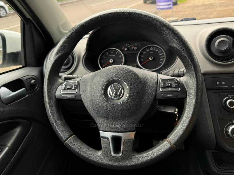 VOLKSWAGEN - SAVEIRO - 2012/2013 - Branca - R$ 58.900,00