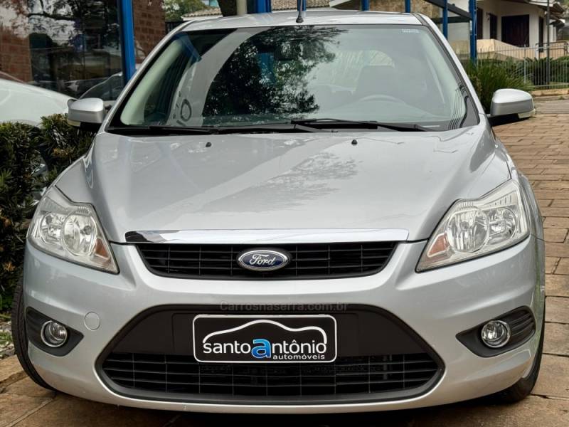 FORD - FOCUS - 2011/2012 - Prata - R$ 41.900,00