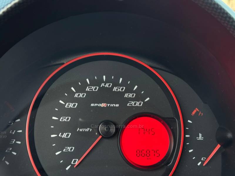 FIAT - UNO - 2012/2013 - Branca - R$ 42.900,00