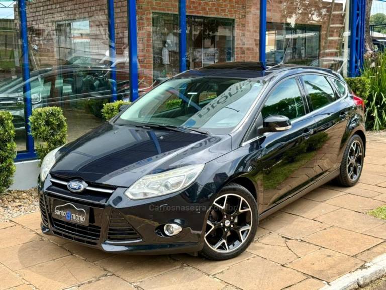 FORD - FOCUS - 2015/2015 - Preta - R$ 55.900,00