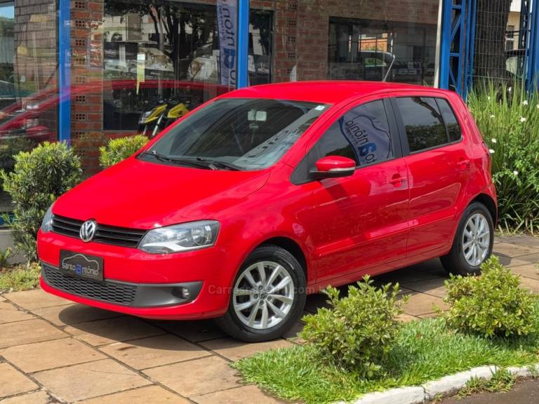 VOLKSWAGEN - FOX - 2014/2014 - Vermelha - R$ 43.900,00