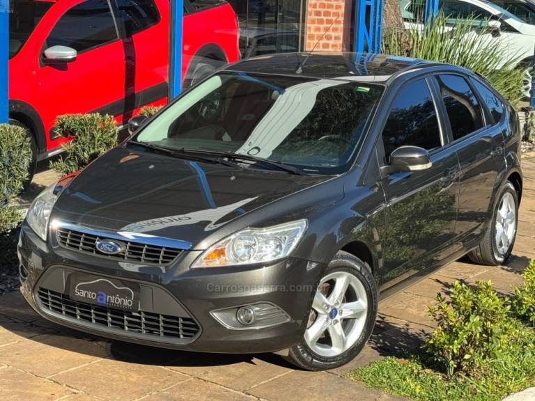 FORD - FOCUS - 2013/2013 - Cinza - R$ 46.900,00