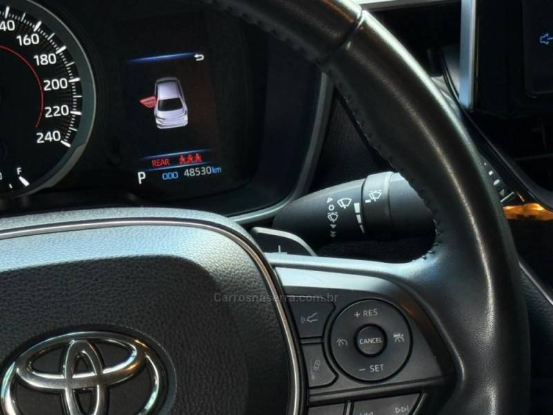 TOYOTA - COROLLA - 2022/2023 - Branca - R$ 132.900,00