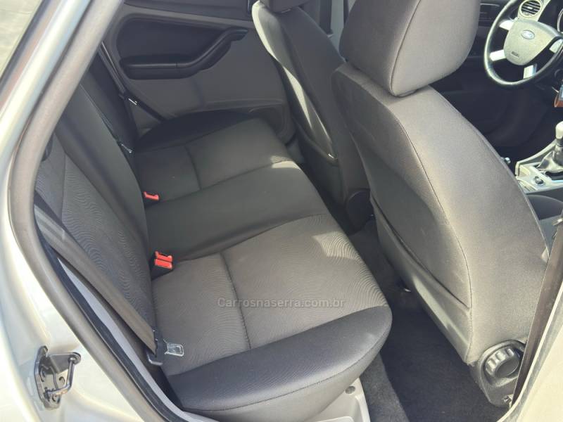 FORD - FOCUS - 2012/2012 - Prata - R$ 43.900,00
