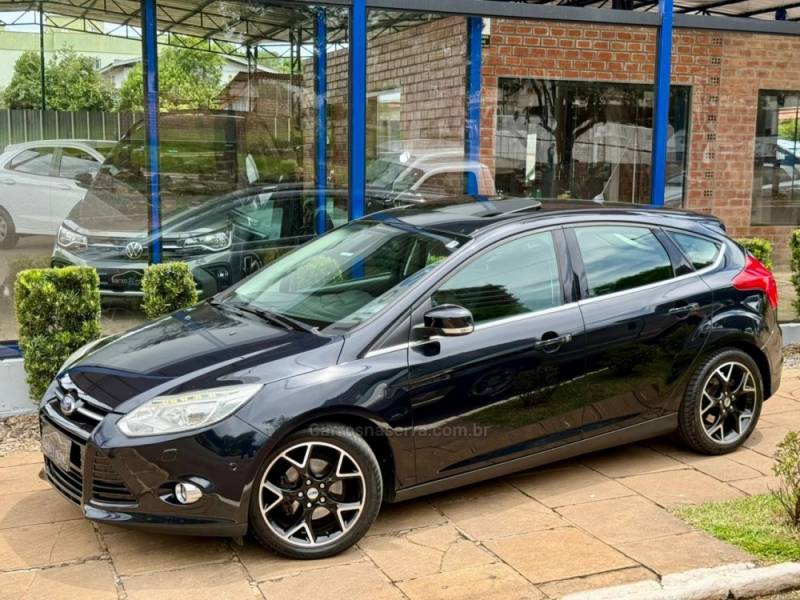 FORD - FOCUS - 2015/2015 - Preta - R$ 55.900,00