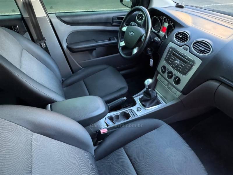 FORD - FOCUS - 2013/2013 - Cinza - R$ 46.900,00