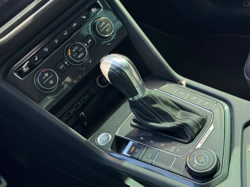 VOLKSWAGEN - TIGUAN - 2018/2019 - Prata - R$ 169.900,00