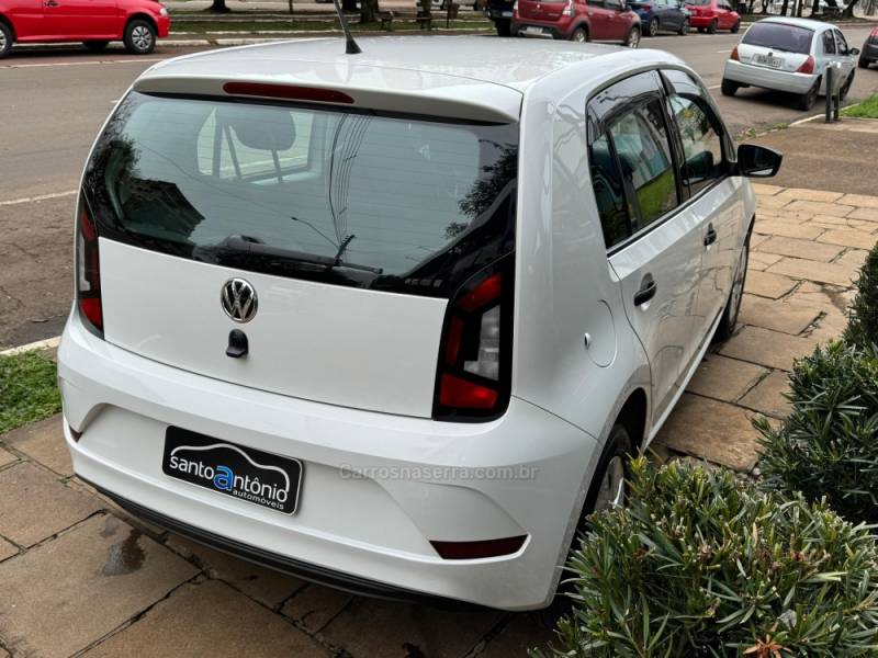 VOLKSWAGEN - UP - 2017/2018 - Branca - R$ 46.900,00