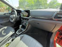 VOLKSWAGEN - T-CROSS - 2024/2025 - Vermelha - R$ 155.900,00