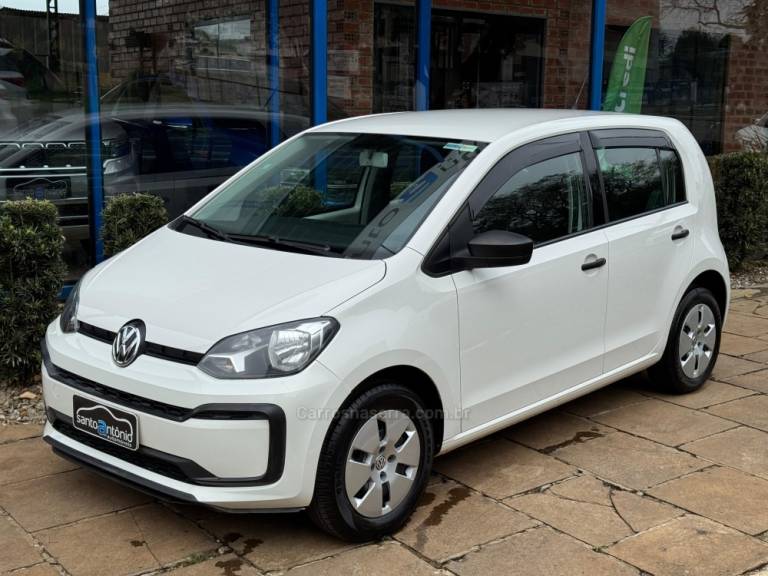 VOLKSWAGEN - UP - 2017/2018 - Branca - R$ 46.900,00
