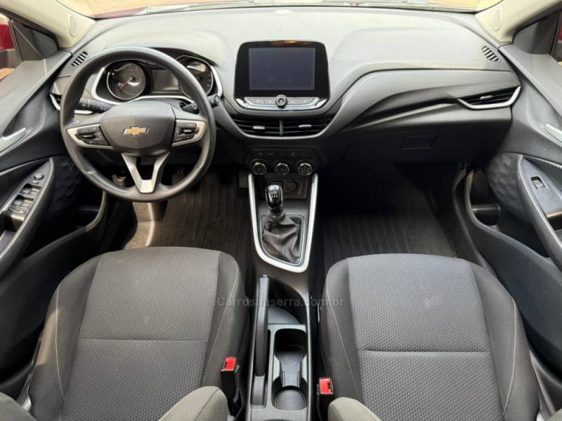 CHEVROLET - ONIX - 2022/2023 - Vermelha - R$ 73.900,00