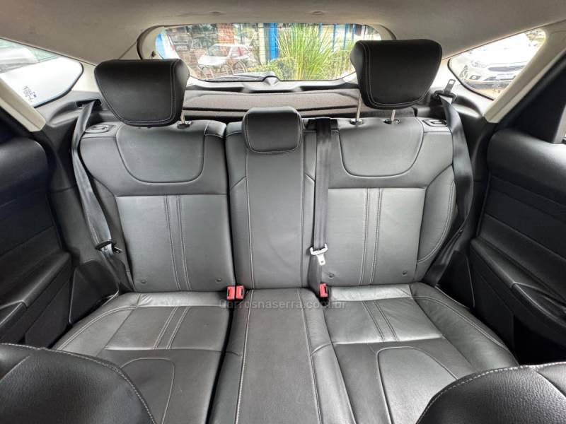 FORD - FOCUS - 2014/2015 - Branca - R$ 54.900,00