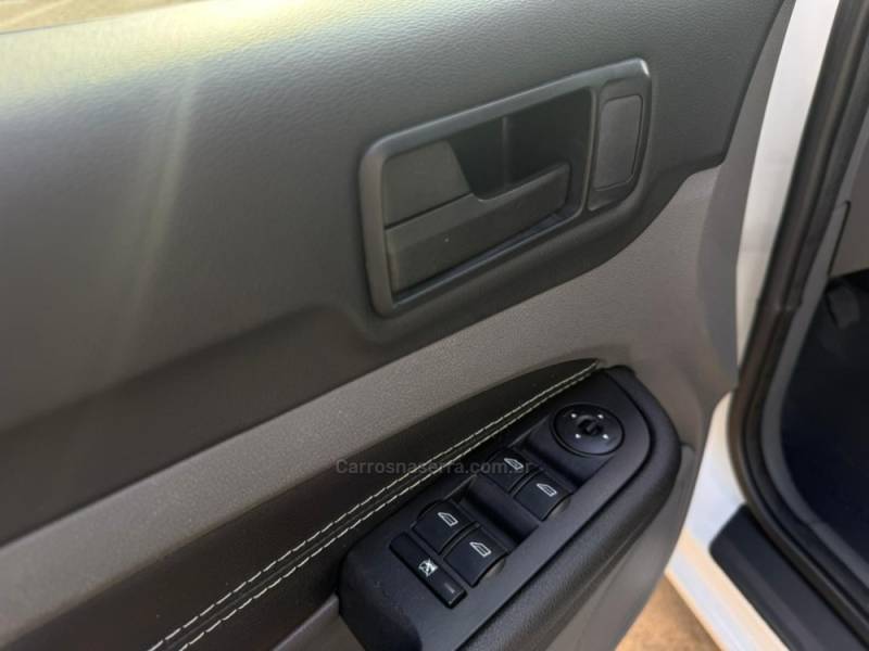 FORD - FOCUS - 2011/2011 - Branca - R$ 43.900,00