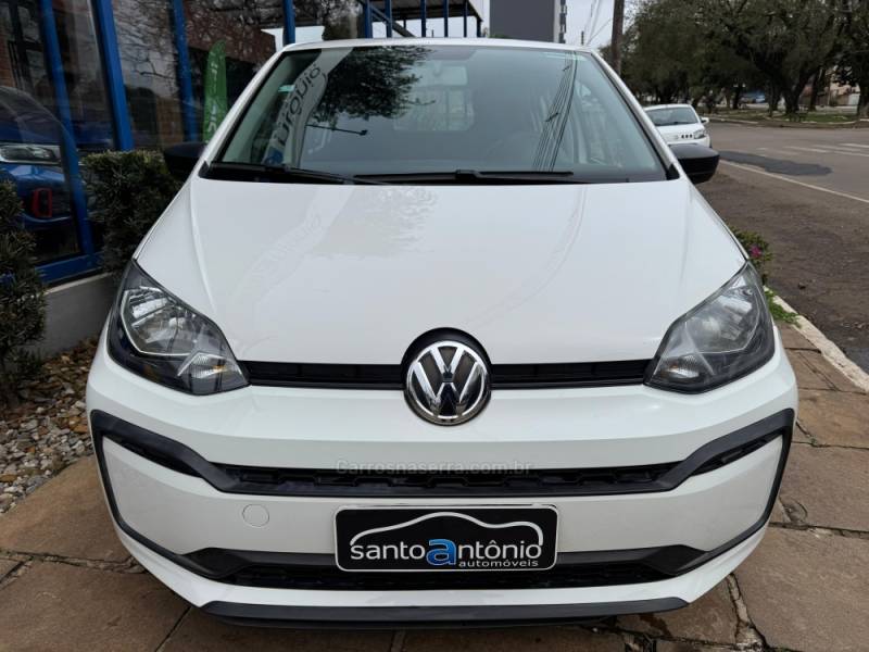 VOLKSWAGEN - UP - 2017/2018 - Branca - R$ 46.900,00
