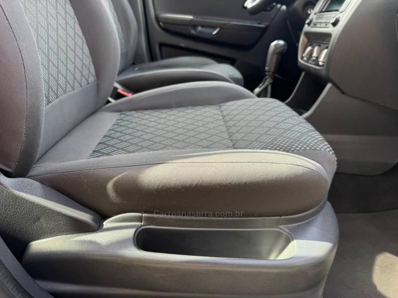 VOLKSWAGEN - FOX - 2015/2016 - Azul - R$ 51.900,00