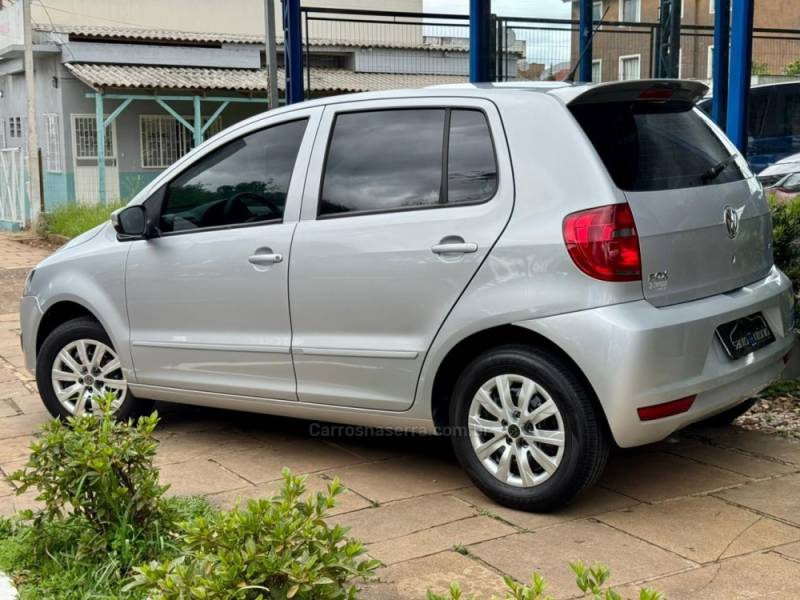 VOLKSWAGEN - FOX - 2013/2014 - Prata - R$ 42.900,00