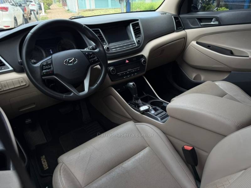 HYUNDAI - TUCSON - 2016/2017 - Preta - R$ 79.900,00