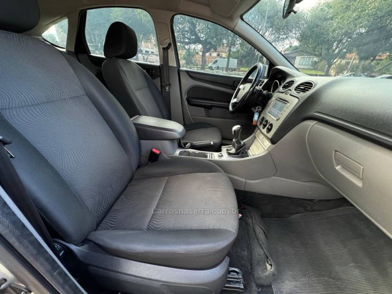 FORD - FOCUS - 2012/2012 - Prata - R$ 43.900,00