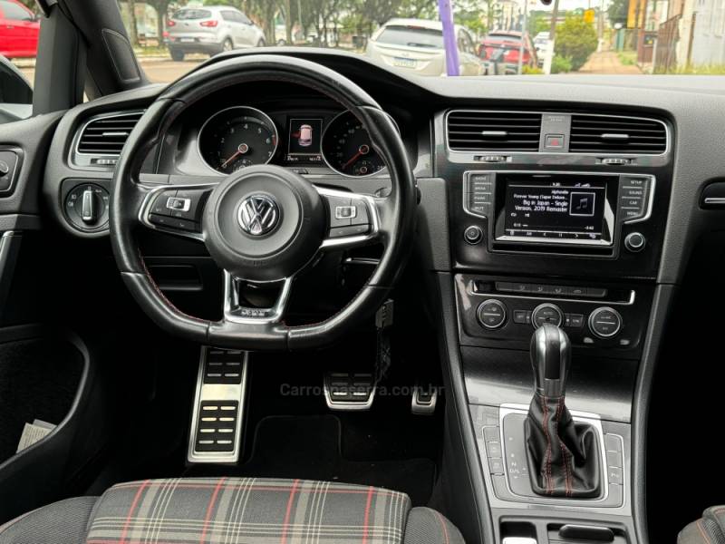 VOLKSWAGEN - GOLF - 2014/2015 - Branca - R$ 149.900,00