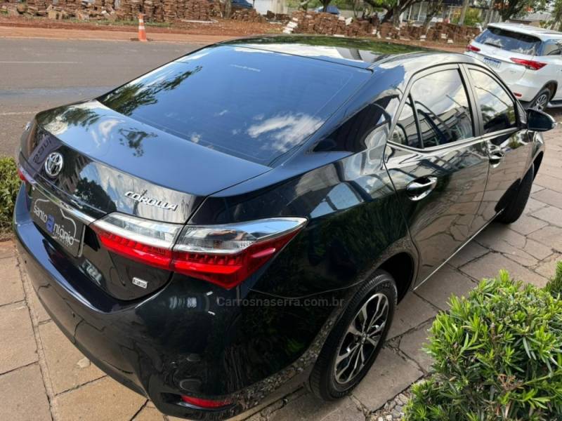 TOYOTA - COROLLA - 2017/2018 - Preta - R$ 89.900,00