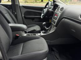 FORD - FOCUS - 2011/2012 - Prata - R$ 41.900,00