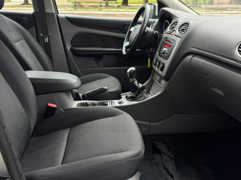 FORD - FOCUS - 2011/2012 - Prata - R$ 41.900,00