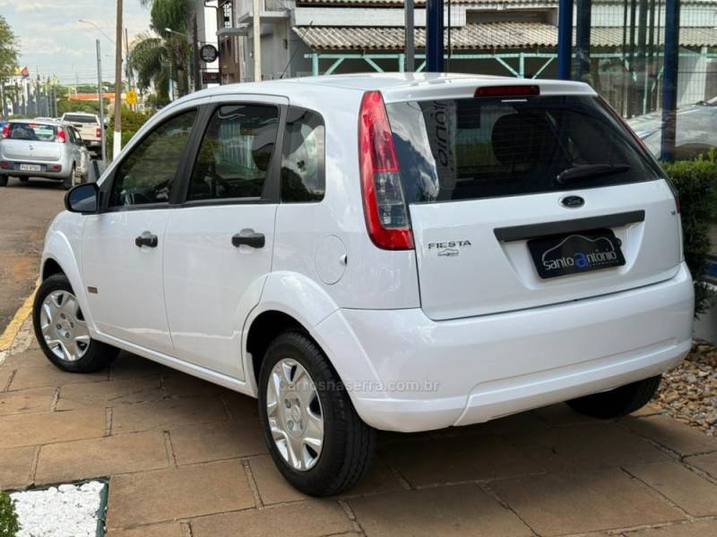 FORD - FIESTA - 2011/2012 - Branca - R$ 31.900,00