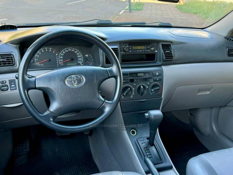 TOYOTA - COROLLA - 2004/2005 - Preta - R$ 33.900,00