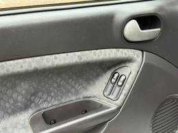 FORD - FIESTA - 2012/2013 - Branca - R$ 34.900,00