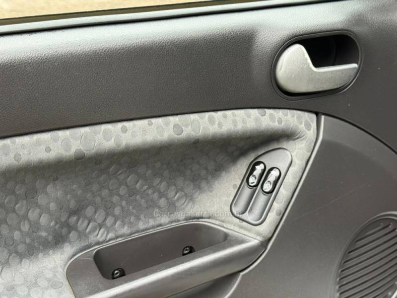 FORD - FIESTA - 2012/2013 - Branca - R$ 34.900,00