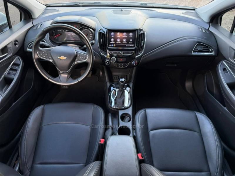 CHEVROLET - CRUZE - 2022/2023 - Branca - R$ 114.900,00