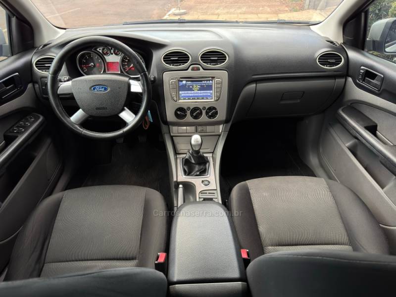 FORD - FOCUS - 2012/2012 - Prata - R$ 43.900,00