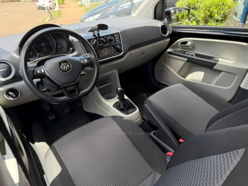 VOLKSWAGEN - UP - 2018/2018 - Preta - R$ 65.900,00