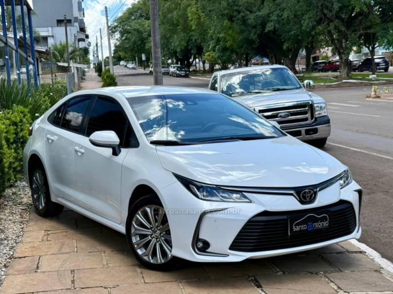TOYOTA - COROLLA - 2022/2023 - Branca - R$ 132.900,00