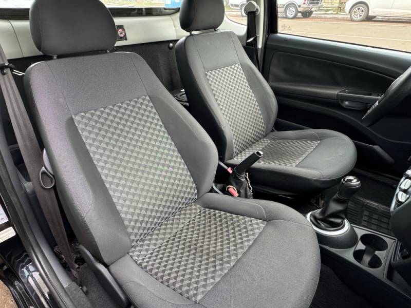 VOLKSWAGEN - SAVEIRO - 2015/2015 - Preta - R$ 53.900,00
