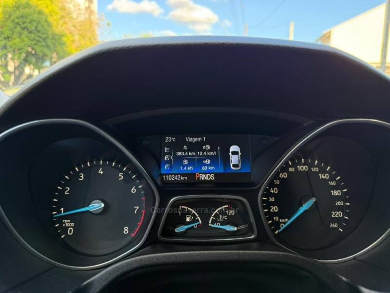 FORD - FOCUS - 2015/2016 - Preta - R$ 64.900,00