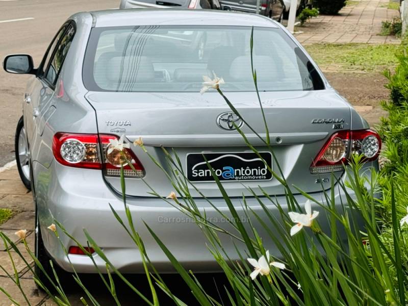 TOYOTA - COROLLA - 2011/2012 - Prata - R$ 64.900,00