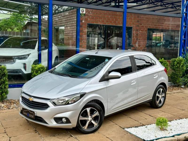 CHEVROLET - ONIX - 2017/2018 - Prata - R$ 65.900,00