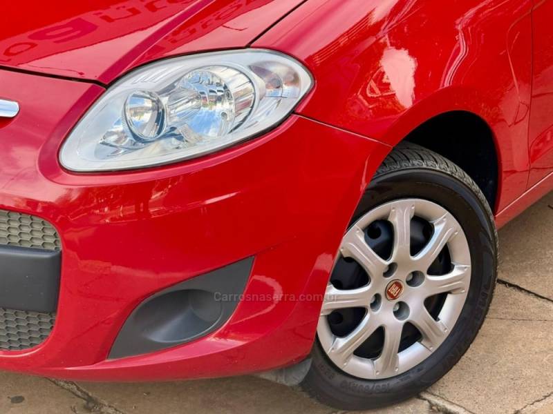 FIAT - PALIO - 2015/2016 - Vermelha - R$ 41.900,00