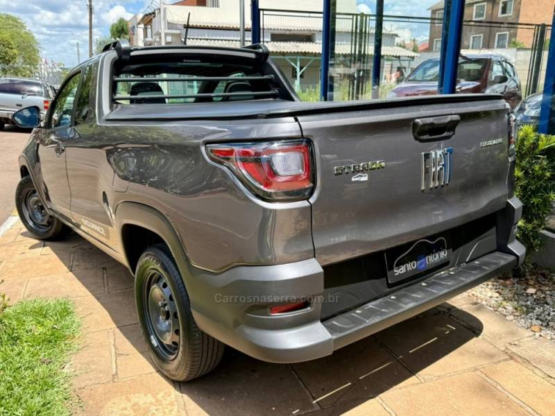 FIAT - STRADA - 2021/2022 - Prata - R$ 71.900,00