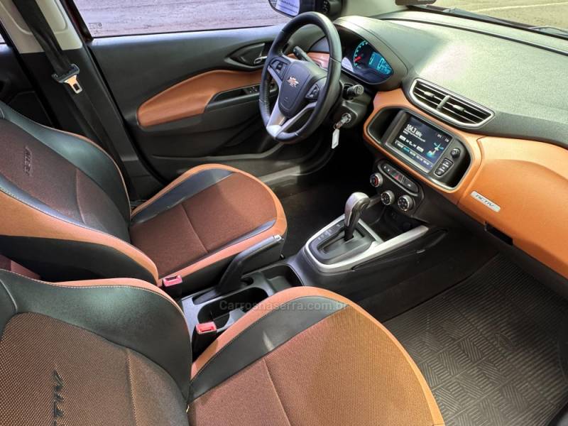 CHEVROLET - ONIX - 2018/2018 - Vermelha - R$ 67.900,00