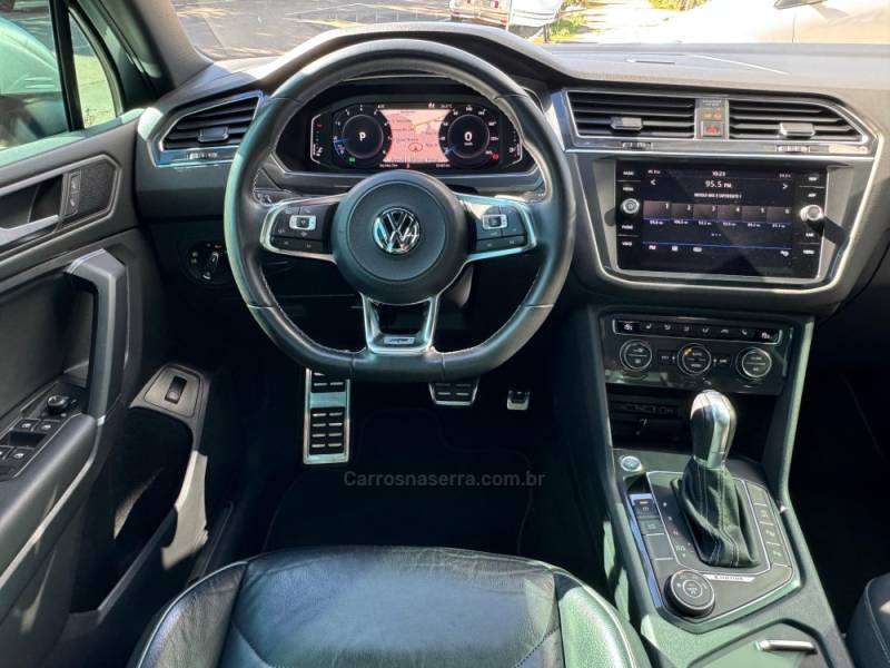 VOLKSWAGEN - TIGUAN - 2018/2019 - Prata - R$ 169.900,00