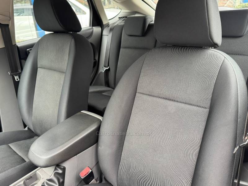 FORD - FOCUS - 2011/2012 - Prata - R$ 41.900,00