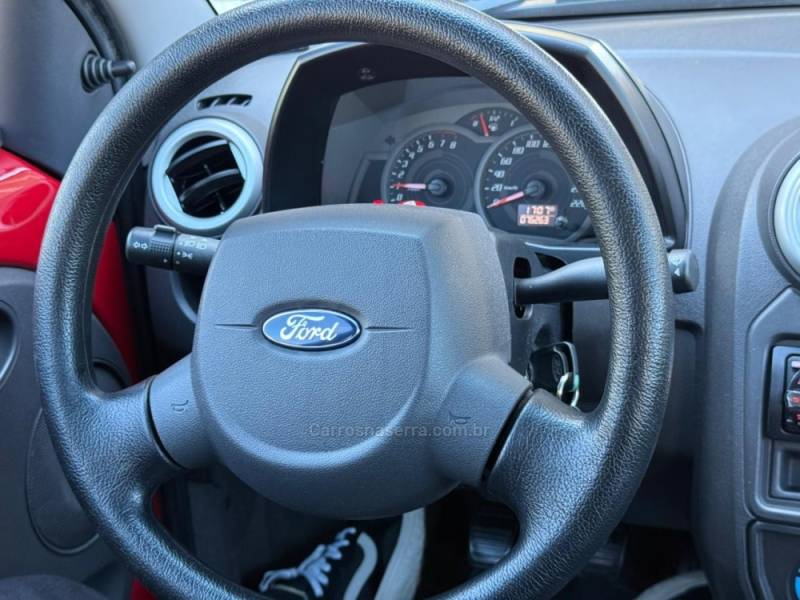 FORD - KA - 2012/2013 - Vermelha - R$ 33.900,00
