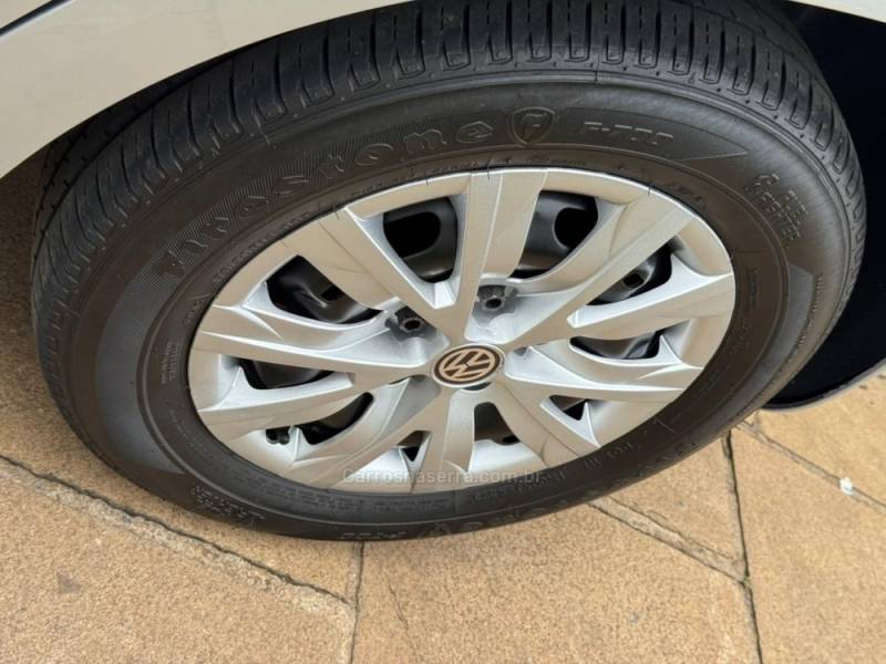 VOLKSWAGEN - FOX - 2013/2014 - Prata - R$ 42.900,00